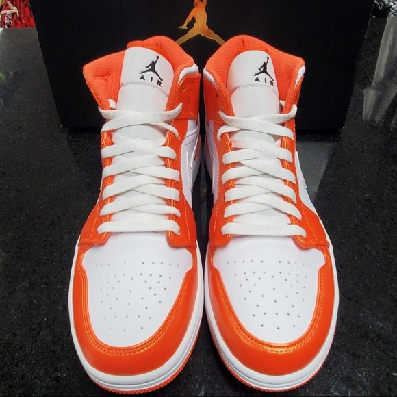Sz Various The Air Jordan 1 Mid Is Coming In “Metallic Orange” main image 9